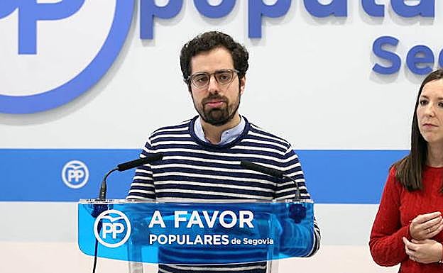 Eduardo Carazo presentando su programa en Segovia. 