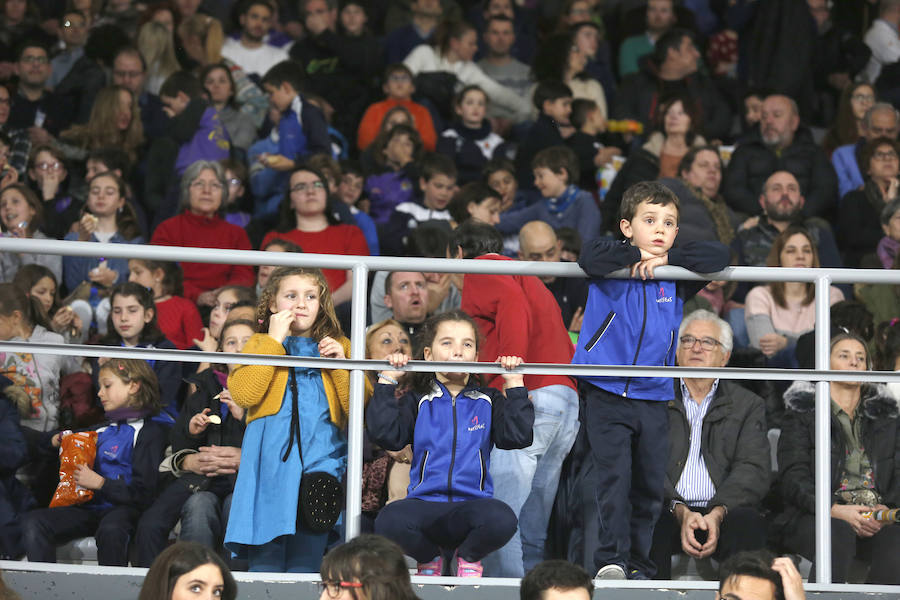 Fotos: La afición palentina llena el pabellón en su reestreno