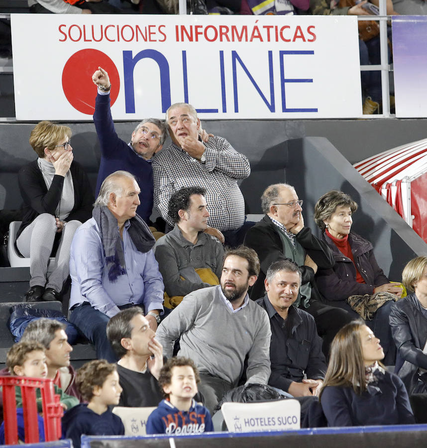 Fotos: La afición palentina llena el pabellón en su reestreno