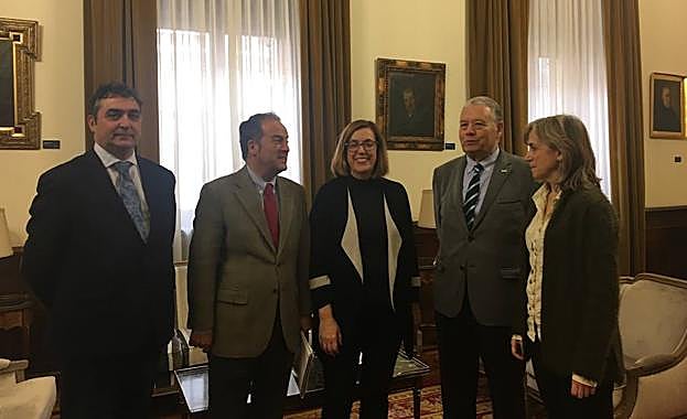 Representantes de la Diputación y de la Fundaicón Personas.