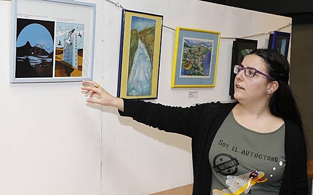 Ludi Díez muestras sus obras.