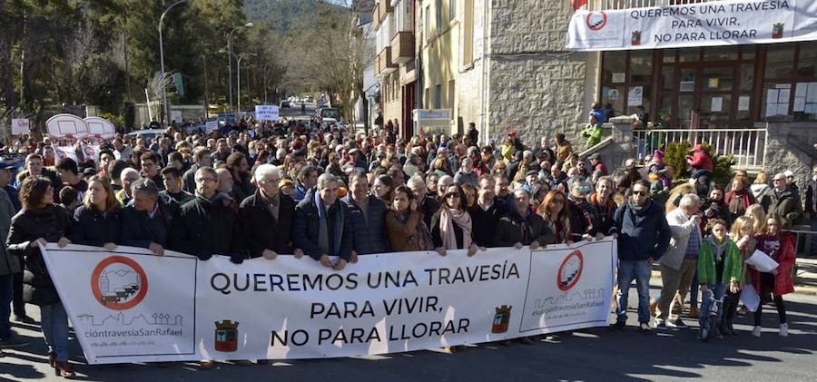 Fotos: Manifestacion en la peligrosa Travesía de San Rafael