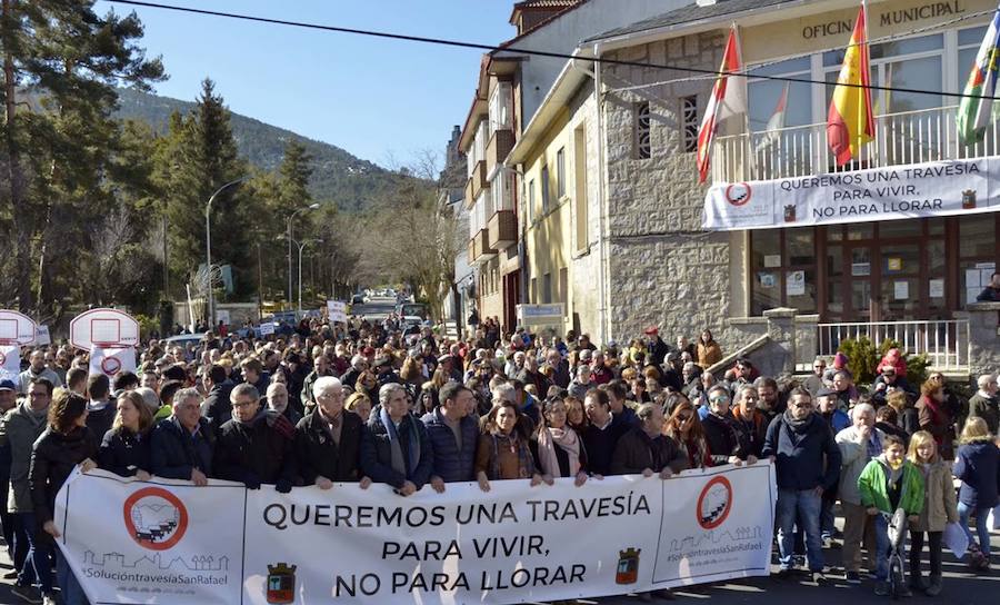 Fotos: Manifestacion en la peligrosa Travesía de San Rafael