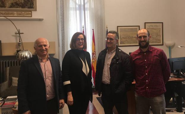 Ángeles Armisén y Gonzalo Pérez, en el centro.