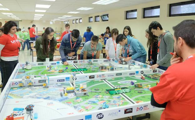Alumnos del Colegio Claret desarrollan su proyecto InnoSegovia. 