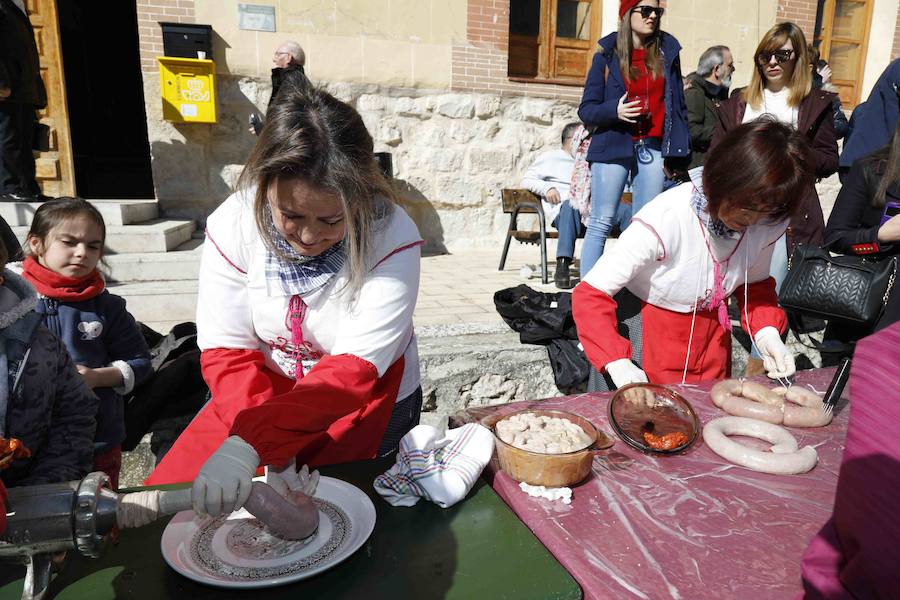 Más de 600 personas se dieron cita el sábado para celebrar la matanza del cerdo, una tradición a la que los habitantes del Valle del Cuco no quieren renunciar.