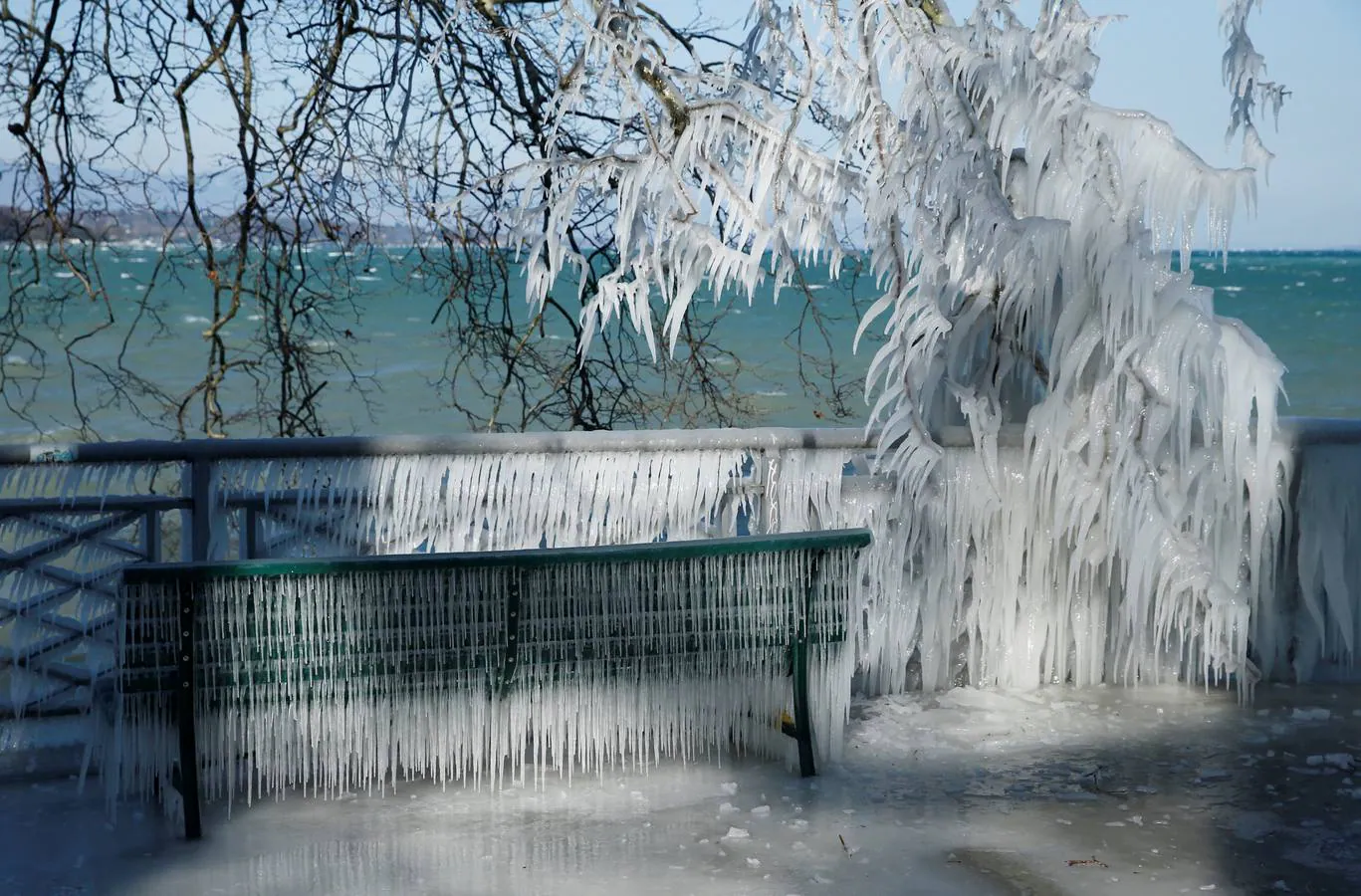 Imagen del lago Leman en Ginebra, Suiza.