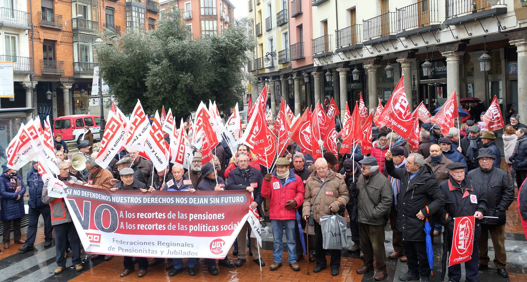 El objetivo sindical es evitar que el Gobierno, con la excusa de que las pensiones públicas son inviables, «intente traspasar las jubilaciones a bancos y aseguradoras convirtiéndolo en un negocio privado»