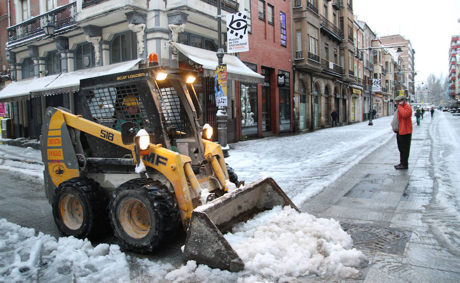 Fotos: Limpieza de calles tras la nevada