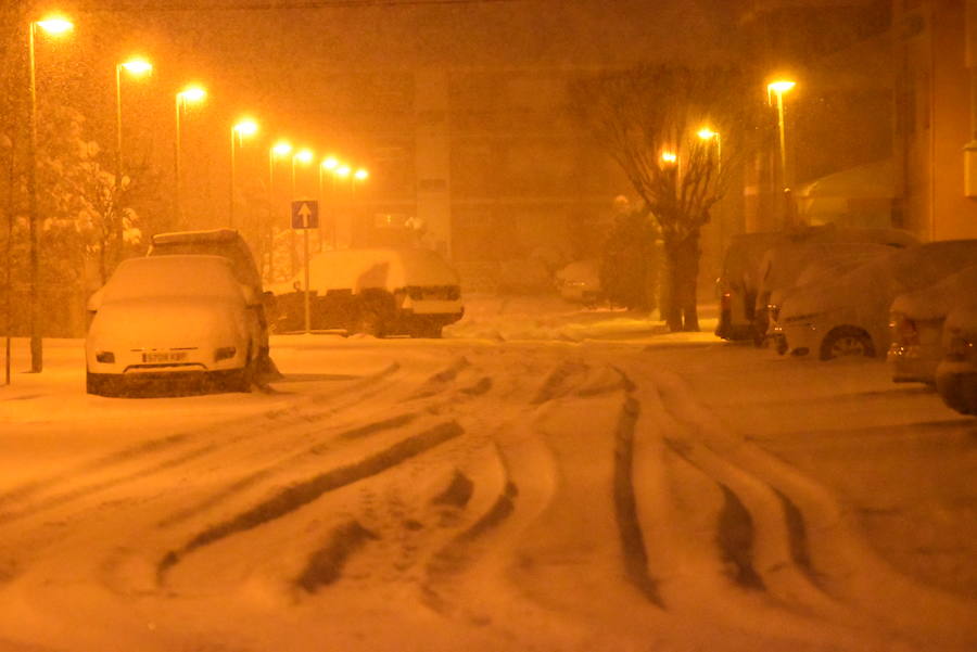 Fotos: Nieve en Aguilar para despedir febrero