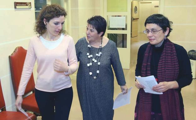 Noleia Gómez, Clara Luquero y Marifé Santiago, antes de presentar el programa. 