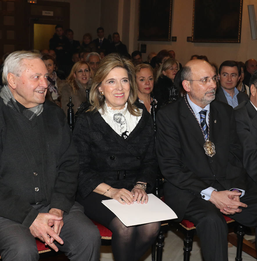 La delegada del Gobierno en Castilla y León, María José Salgueiro, pregonó ayer en la Cofradía Penitencial de Jesús Nazareno, en un acto en el que ensalzó la celebración de la Pasión en Valladolid.