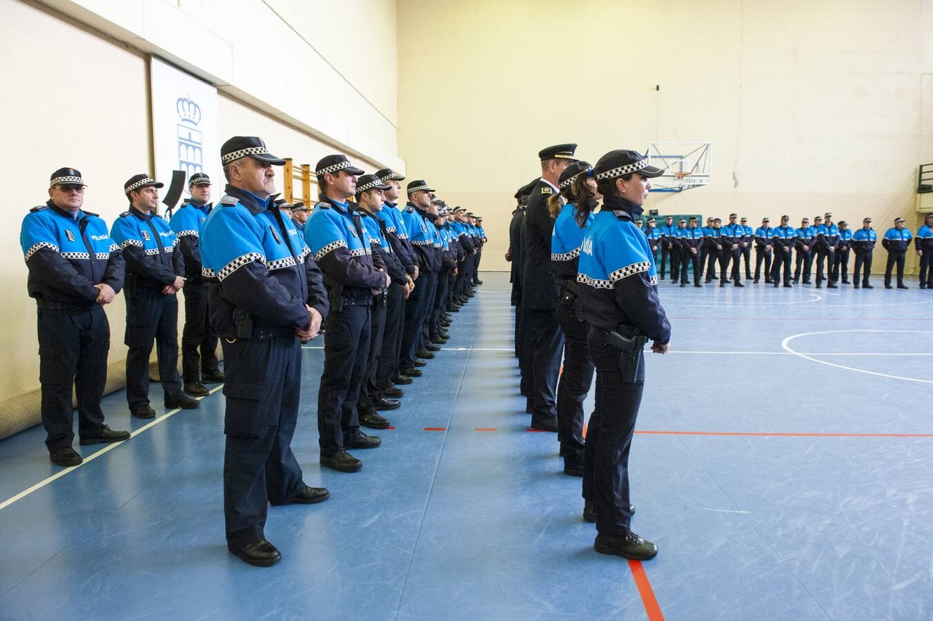 El cuerpo de seguridad local celebra la festividad del Santo Ángel de la Guarda en el pabellón Enrique Serichol