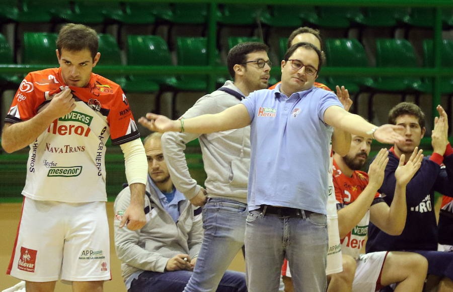 Dani Gordo se queja de una acción durante un partido en el Pedro Delgado.