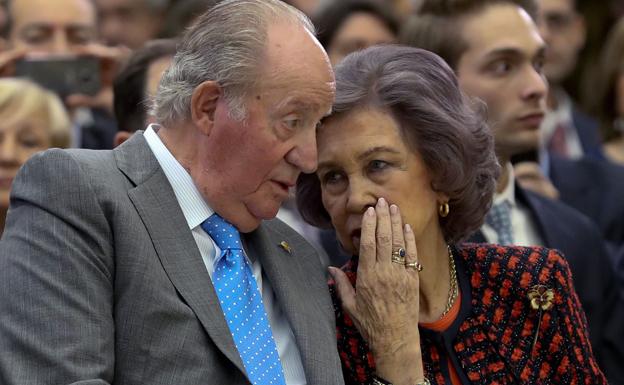 Los Reyes Juan Carlos y Sofía, juntos de comida