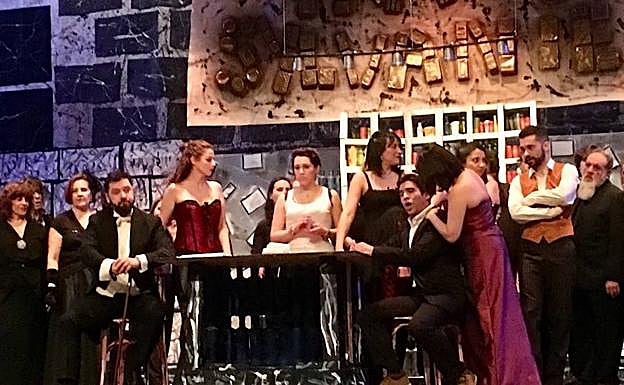 Una de las casi cien escenas del montaje que dirige Fran Lara. 