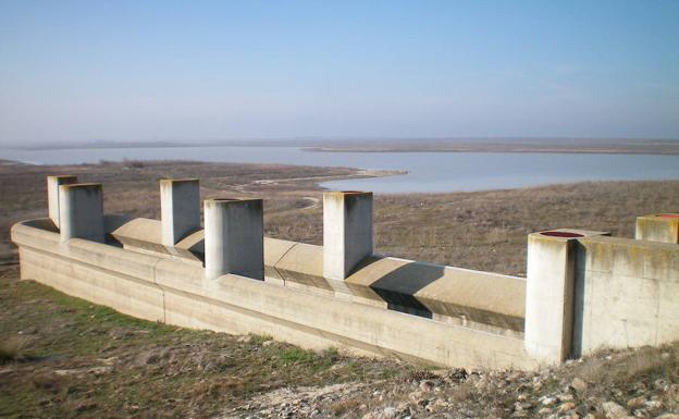 Imagen del azud de Riolobos, en la zona de El Campo de Peñaranda.