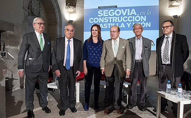 De izquierda a derecha, Luis Solana, Rodolfo Martín Villa, Silvia Clemente, Luis Pérez de Cossío, José Antonio López Arranz y Jesús Fuentetaja, ayer en el auditorio del Museo Esteban Vicente. 