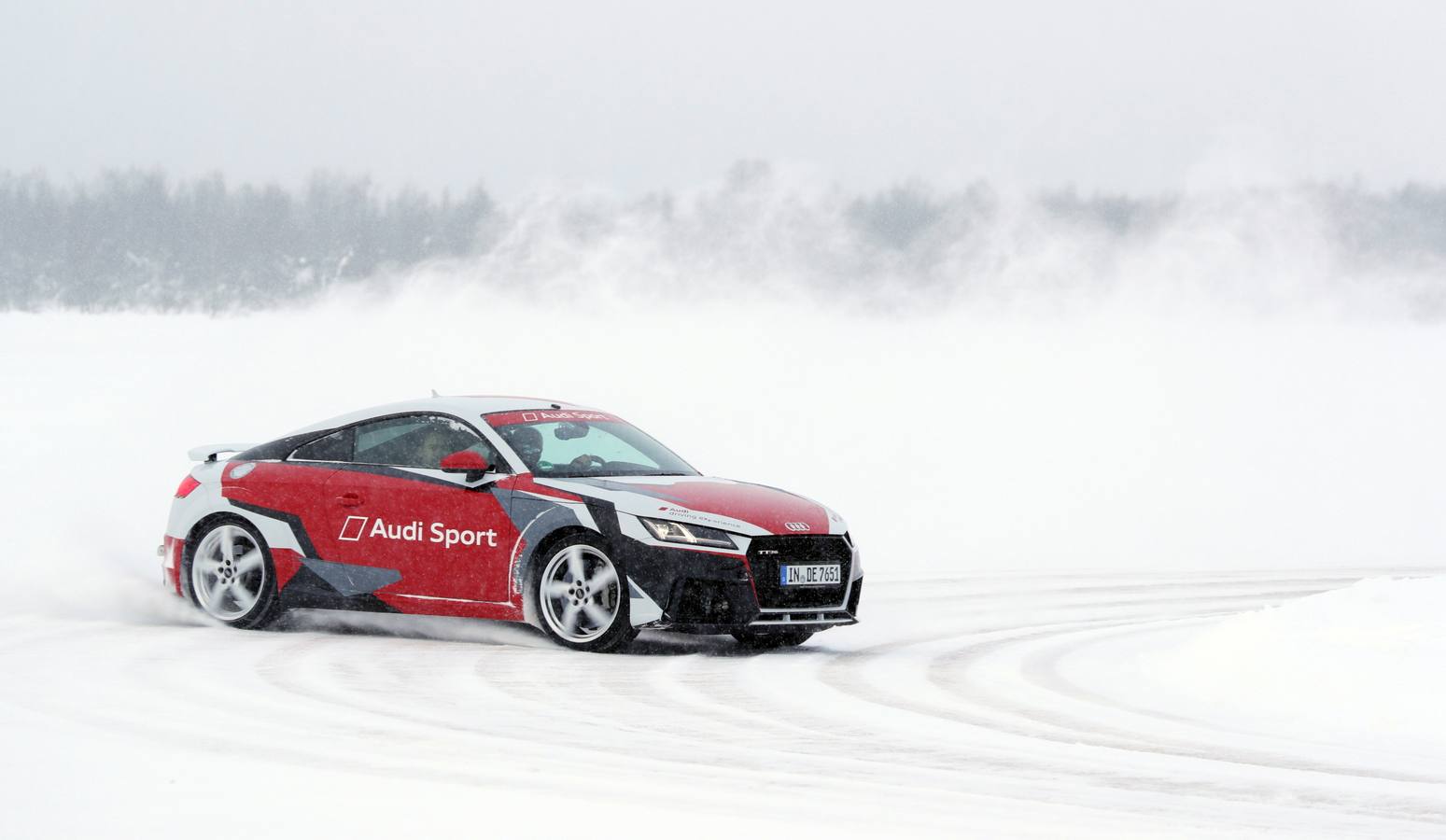 Uno de los mejores cursos de conducción que se pueden realizar en invierno es el 'Audi ice experience'. Una experiencia recomendable que nos ayuda a afrontar con seguridad las peores condiciones de adherencia en carretera.