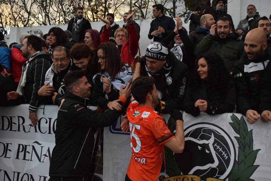 Jornada redonda para el equipo salmantino, que se coloca primero antes de recibir al Astorga el miércoles gracias a los goles de Diego Abad y Carlos López