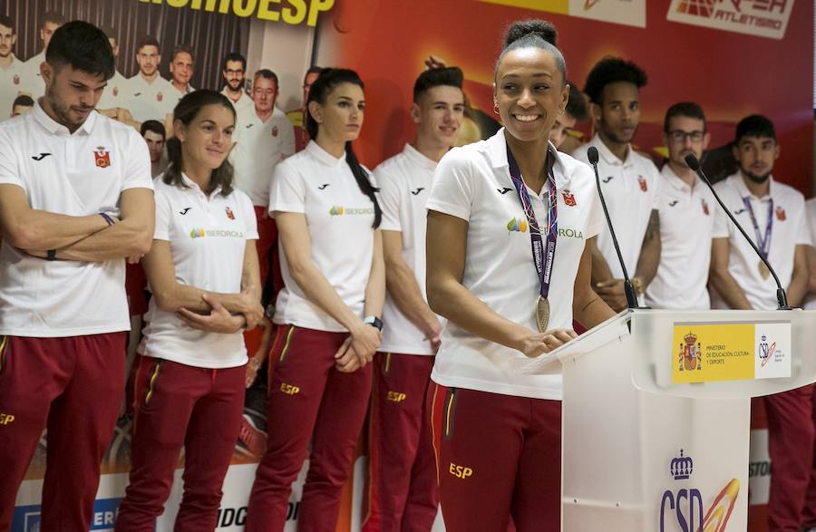 Fotos: Recibimiento de Íñigo Méndez de Vigo a la selección española de atletismo