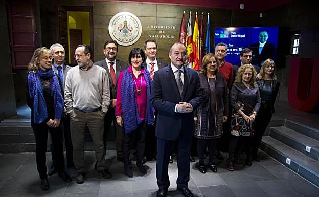 Daniel Miguel, actual rector, con su equipo