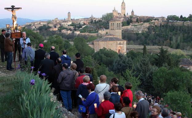 Vía crucis en la Huerta de los Carmelitas en Segovia. 