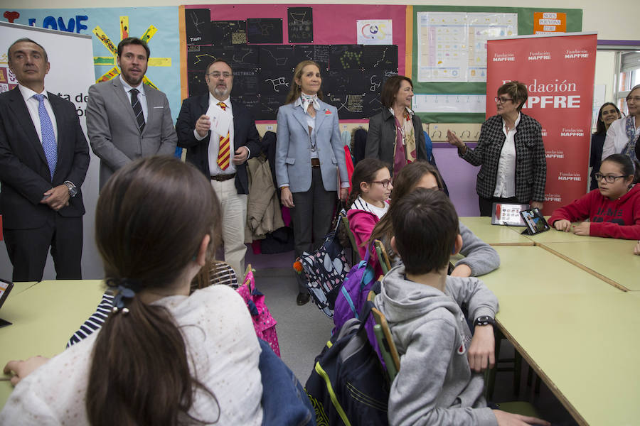 La infanta Elena acude a la presentación del programa educativo Talleres Controla TIC, de la Fundación Mapfre.