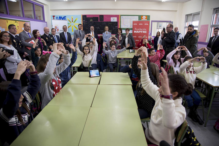 La infanta Elena acude a la presentación del programa educativo Talleres Controla TIC, de la Fundación Mapfre.