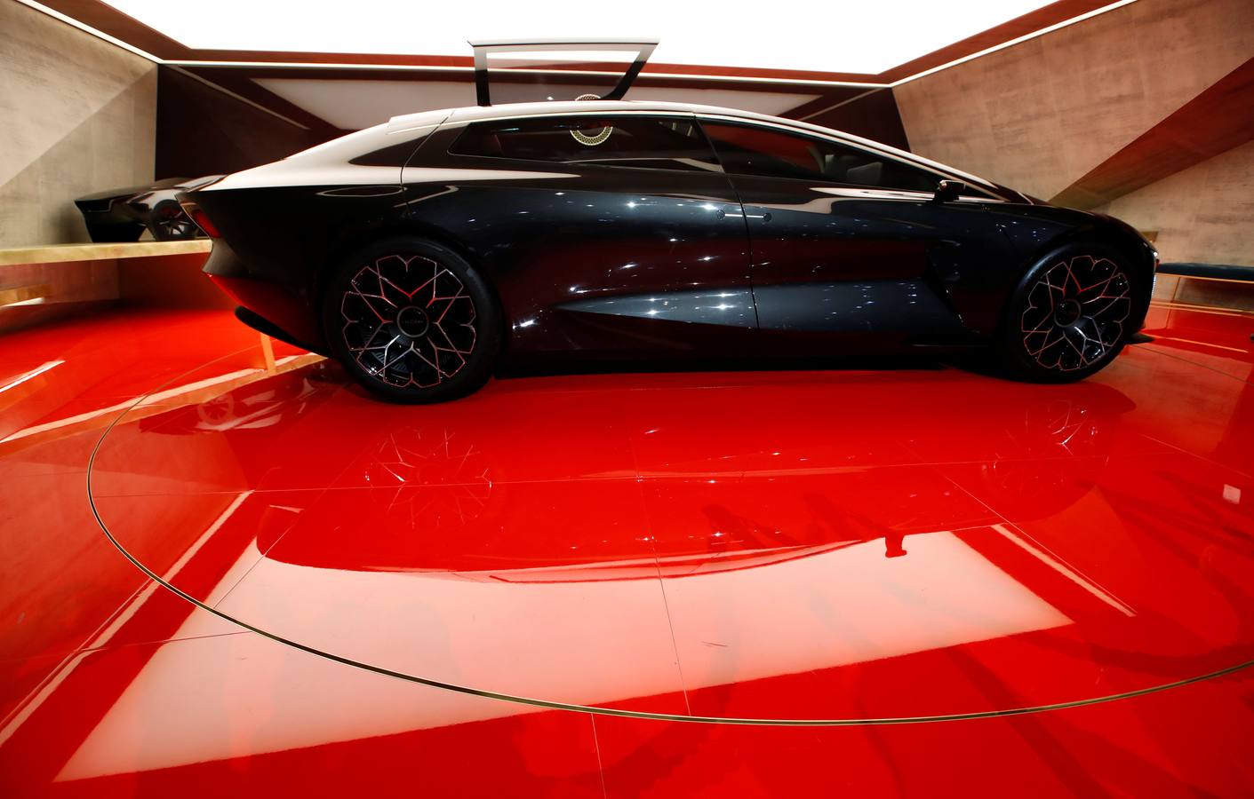 Aston Martin Lagonda Vision Concept.