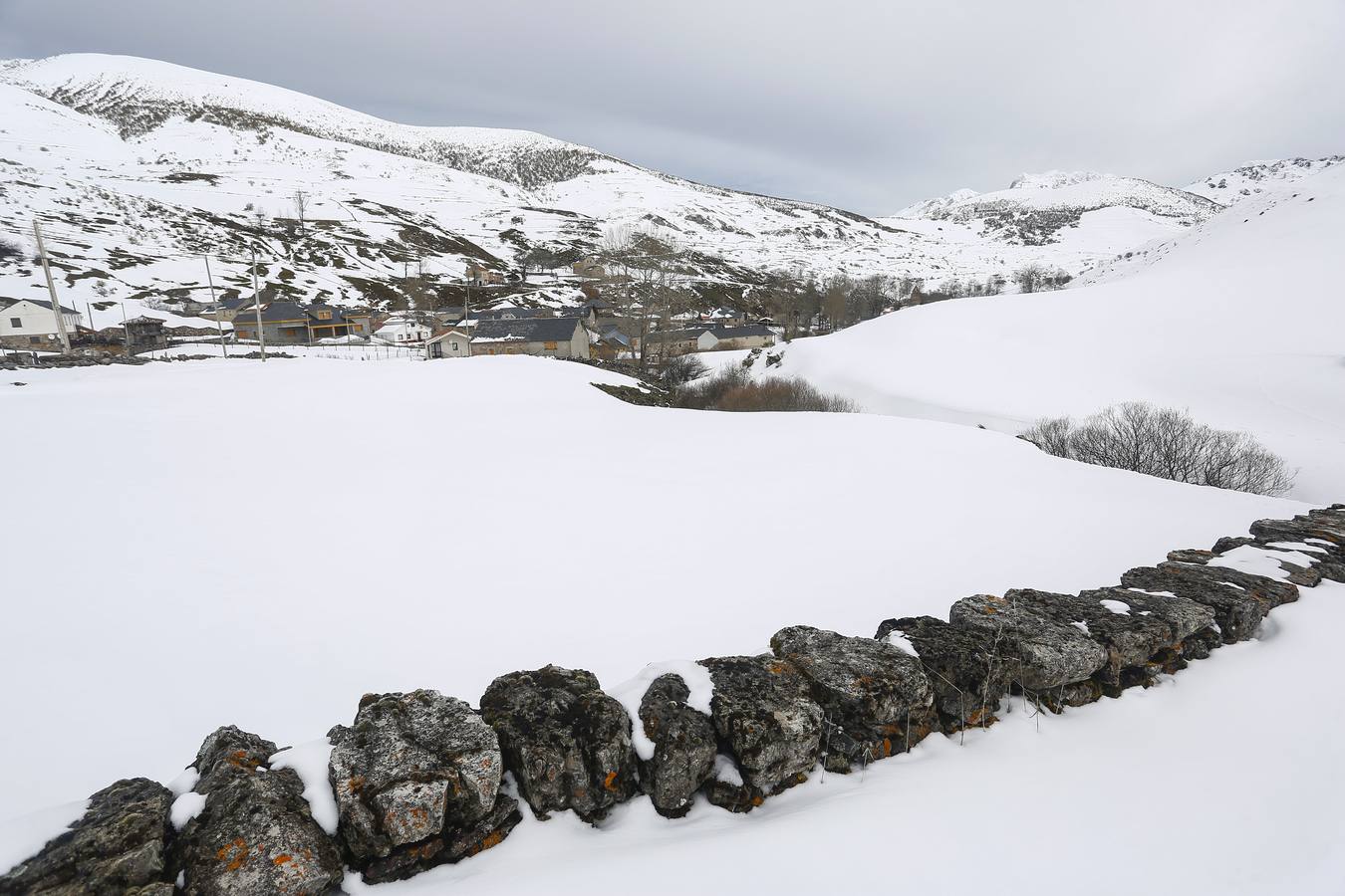 Fotos: Nieve en la localidad leonesa de Torrestío