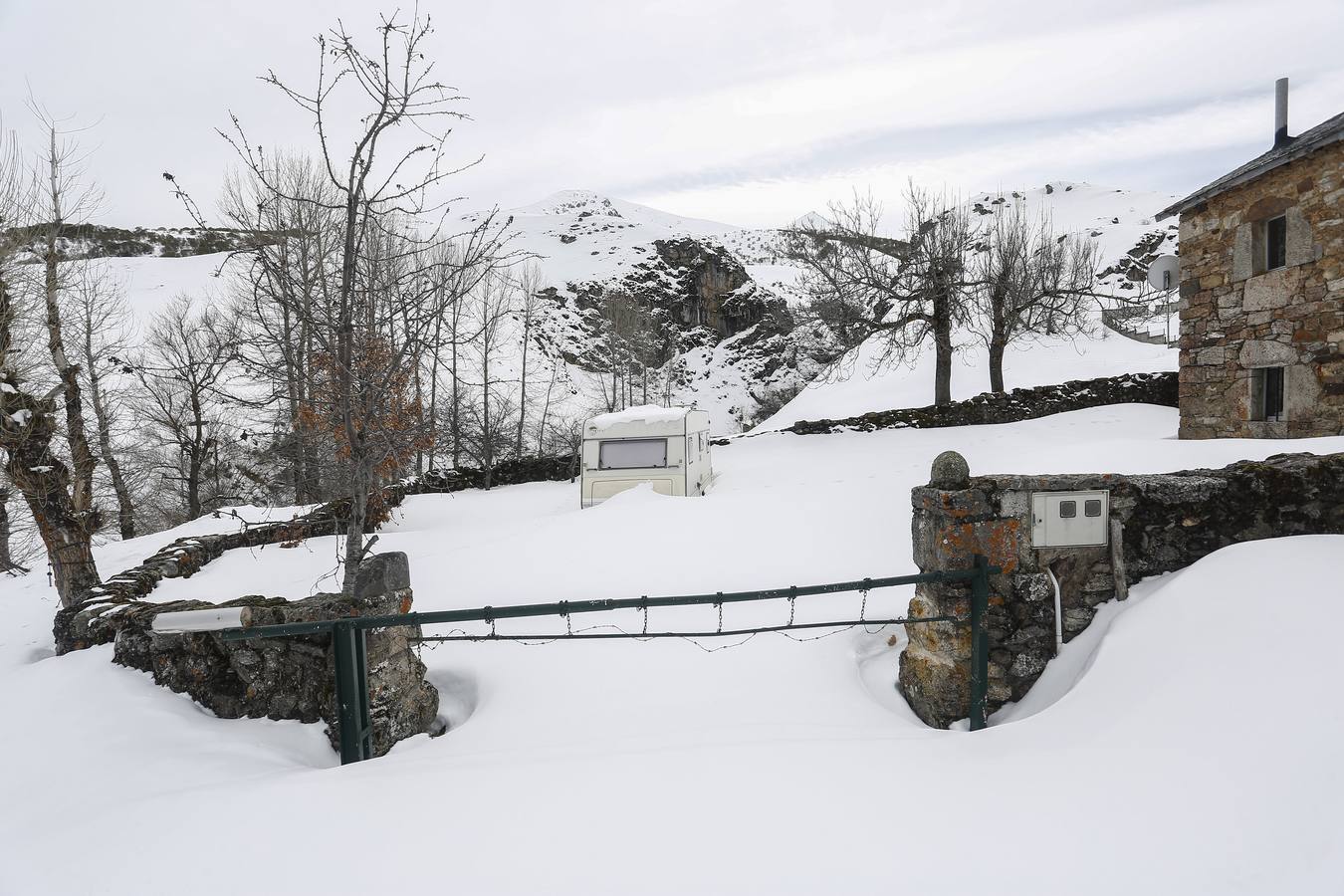 Fotos: Nieve en la localidad leonesa de Torrestío