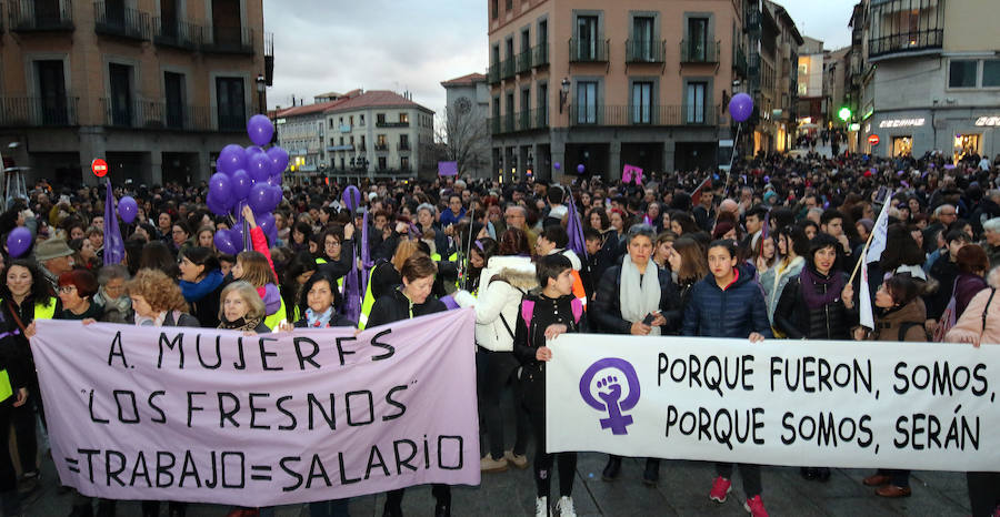 Fotos: 8-M Multitudinaria manifestación en Segovia