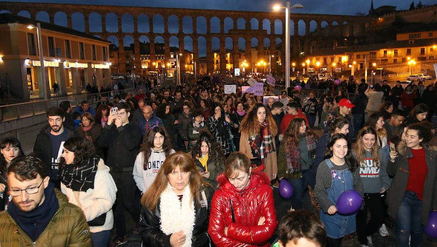 Fotos: 8-M Multitudinaria manifestación en Segovia
