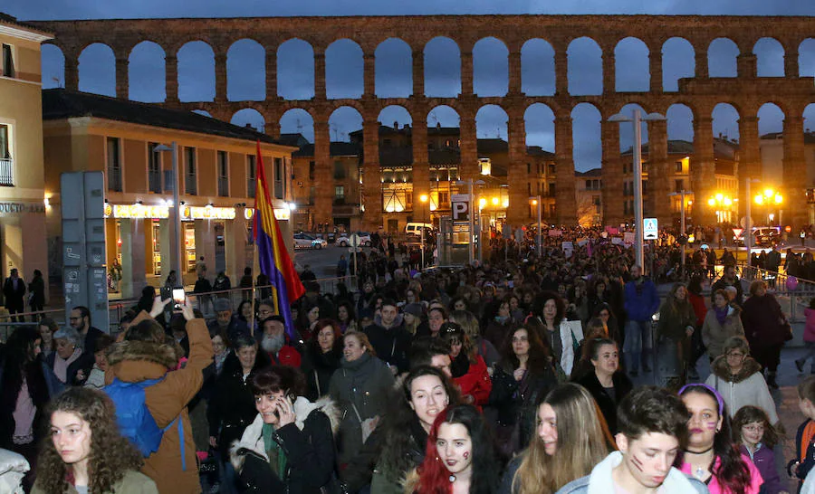 Fotos: 8-M Multitudinaria manifestación en Segovia