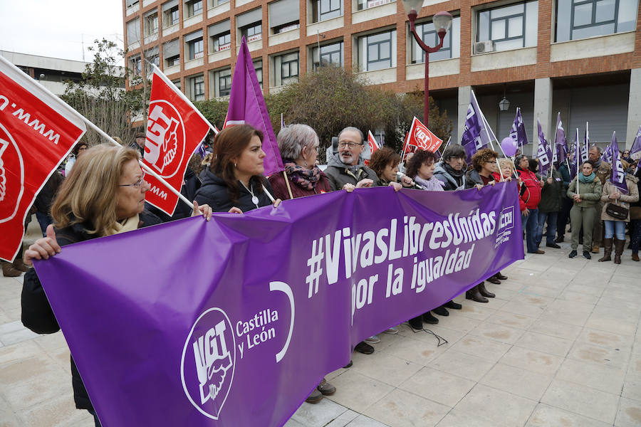 Fotos: Concentración de UGT y CCOO de Palencia por el Día de la Mujer