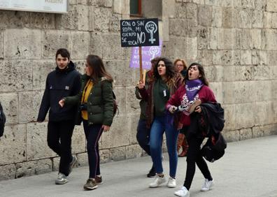 Imagen secundaria 1 - Los colectivos feministas toman las calles desde primera hora con motivo del 8-M