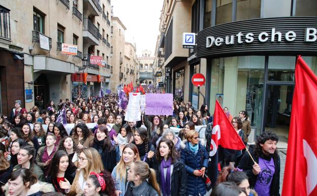 Un momento de la manifestación convocada por los sindicatos.