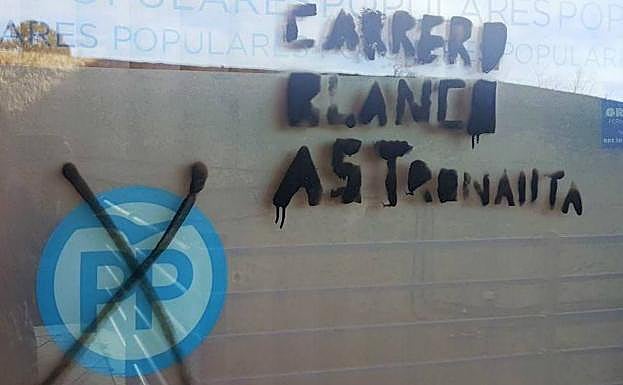 Pintadas en la sede del PP en Ávila