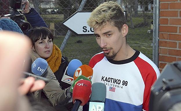 Carlos Cuadrado, en el momento de sair en libertad.