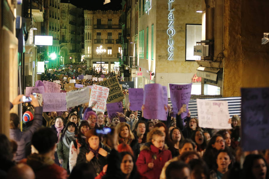 Más de 15.000 personas, según Policía Nacional, han participado en Salamanca en la manifestación convocada por los movimientos feministas con motivo del 8-M
