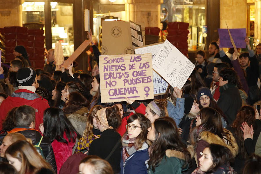 Más de 15.000 personas, según Policía Nacional, han participado en Salamanca en la manifestación convocada por los movimientos feministas con motivo del 8-M
