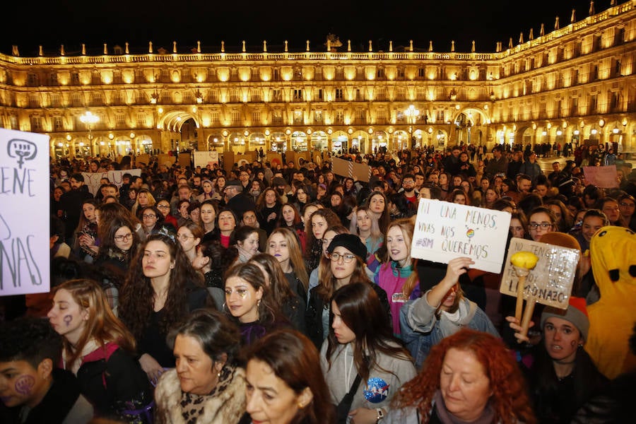 Más de 15.000 personas, según Policía Nacional, han participado en Salamanca en la manifestación convocada por los movimientos feministas con motivo del 8-M