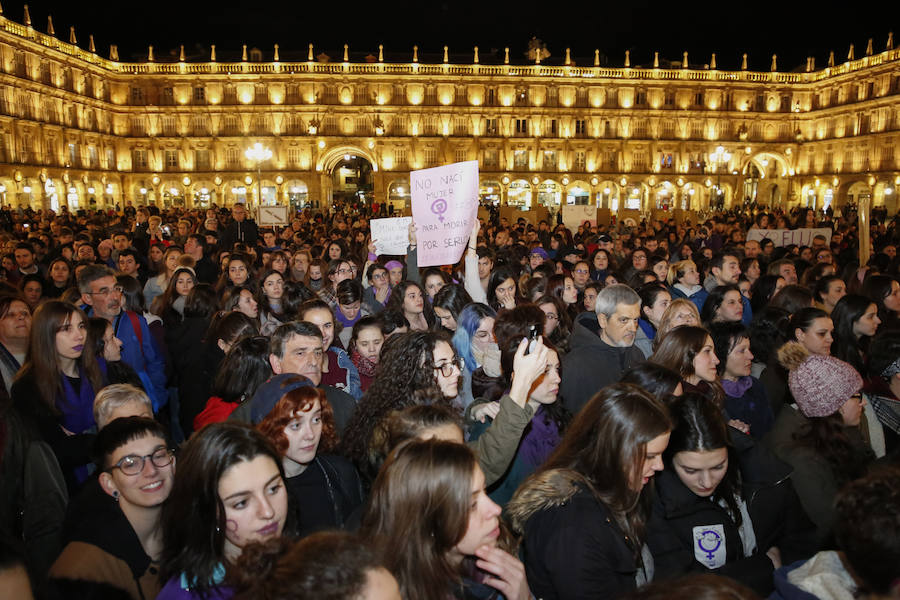 Más de 15.000 personas, según Policía Nacional, han participado en Salamanca en la manifestación convocada por los movimientos feministas con motivo del 8-M