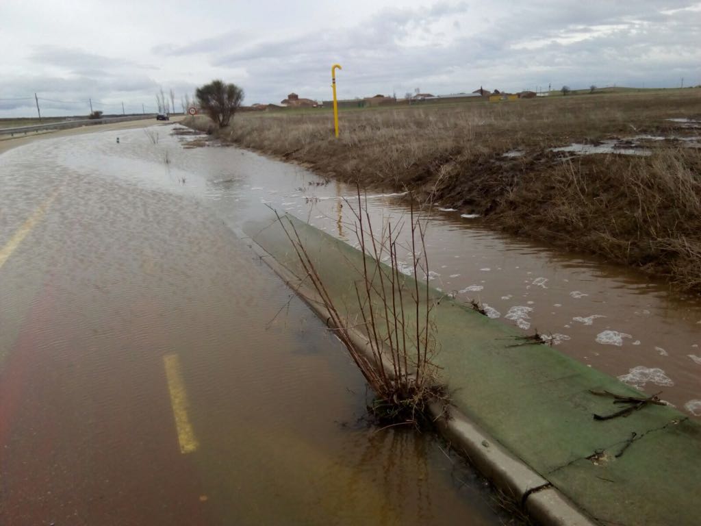 Fotos: Inundaciones en al menos cinco carreteras de la provinicia