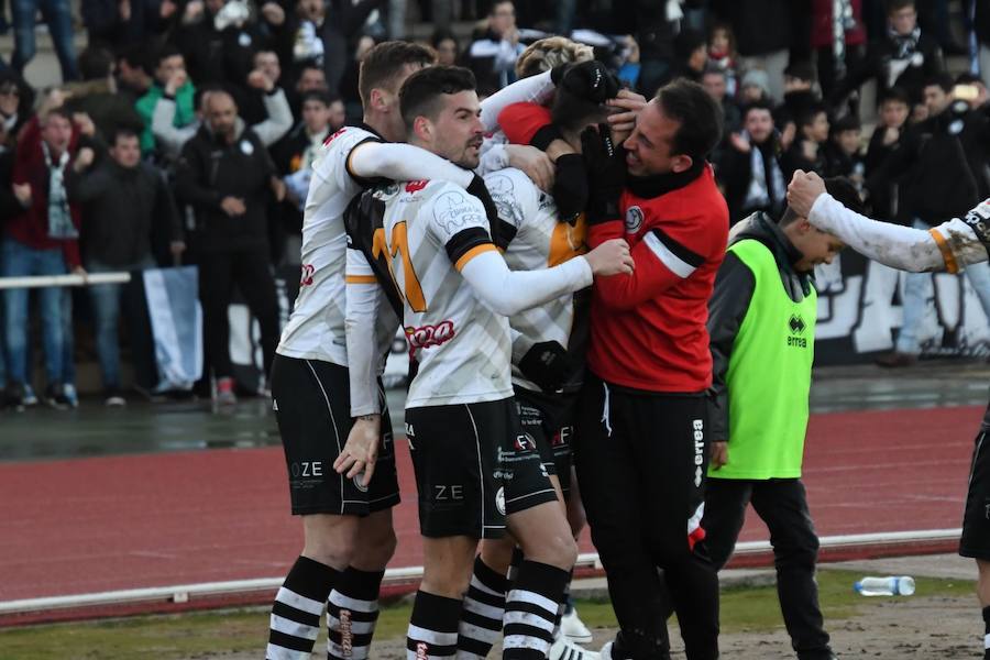 Importante victoria en la prolongación de Unionistas de Salamanca. Un balón colgado por Jorge Alonso en el 93 fue cabeceado por Isaac Manjón a las mallas para darle el triunfo a los salmantinos en un flojo partido del equipo de Astu en Las Pistas ante el Almazán