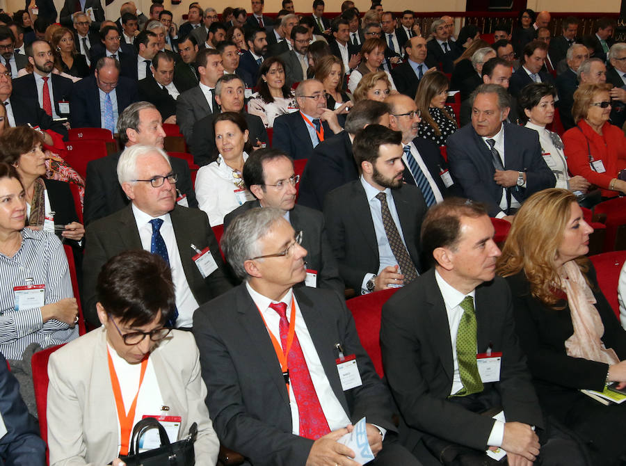 Fotos: Cristóbal Montoro clausura la Asamblea de la Empresa Familiar de Castilla y León