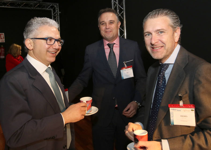 Fotos: Cristóbal Montoro clausura la Asamblea de la Empresa Familiar de Castilla y León