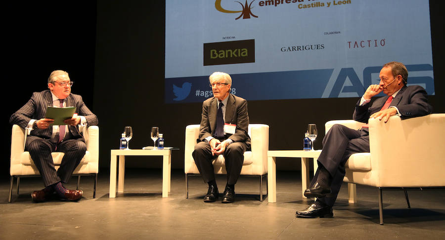 Fotos: Cristóbal Montoro clausura la Asamblea de la Empresa Familiar de Castilla y León