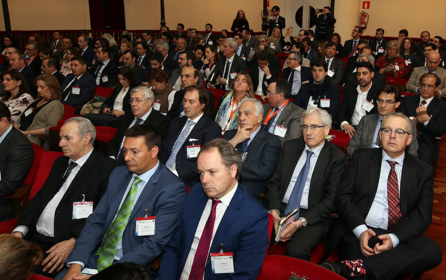 Fotos: Cristóbal Montoro clausura la Asamblea de la Empresa Familiar de Castilla y León